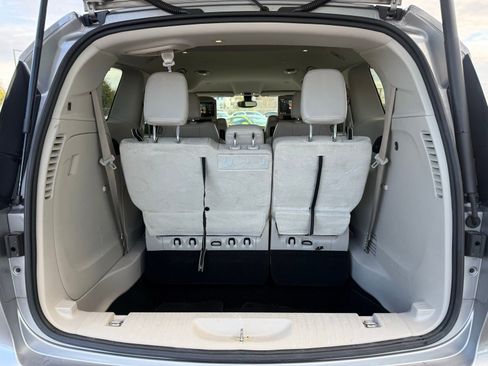 Used 2017 Chrysler Pacifica Touring-L Plus w/ Tire & Wheel Group image 46