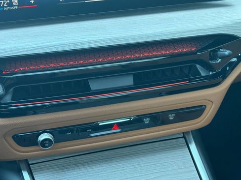 Used 2025 BMW 330i 330i w/ Premium Package image 27