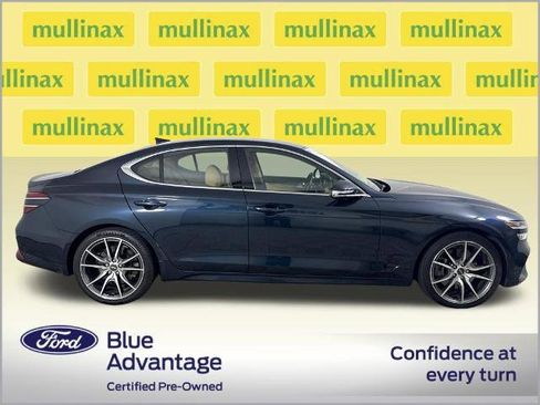 Used 2022 Genesis G70 3.3T image 2