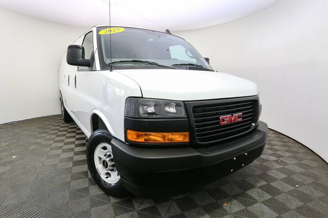 Used 2025 GMC Savana 3500 Extended w/ Driver Convenience Package RWD image 3