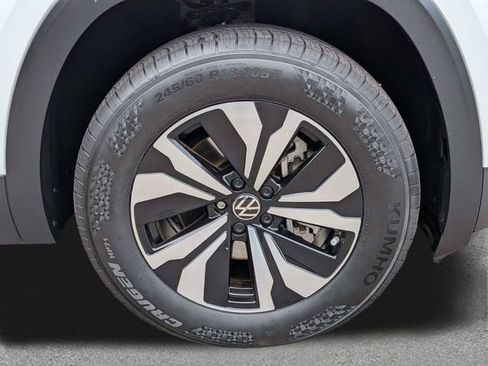 Certified 2025 Volkswagen Atlas SE FWD image 11