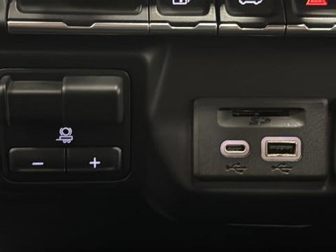 Used 2022 Chevrolet Silverado 3500 LT w/ Convenience Package AWD/4WD image 32
