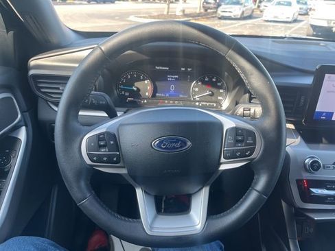 Used 2023 Ford Explorer XLT image 29