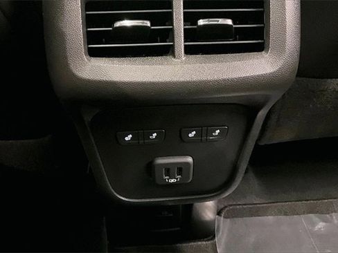 Used 2024 Chevrolet Equinox Premier image 28