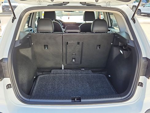 Certified 2025 Volkswagen Taos SE image 6