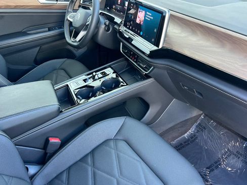 Used 2024 Volkswagen Atlas SE FWD image 19