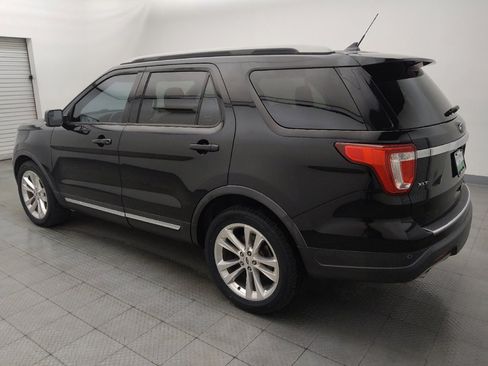 Used 2018 Ford Explorer XLT w/ Equipment Group 202A FWD image 3