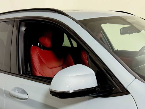 Certified 2024 BMW X3 xDrive30i w/ Premium Package image 31