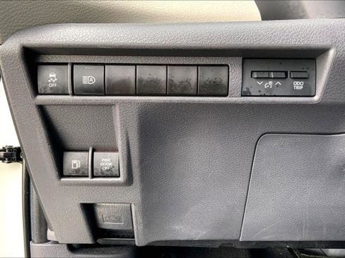 Certified 2024 Toyota Sienna LE image 33