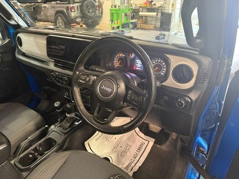 Used 2024 Jeep Wrangler Unlimited Sport AWD/4WD image 8