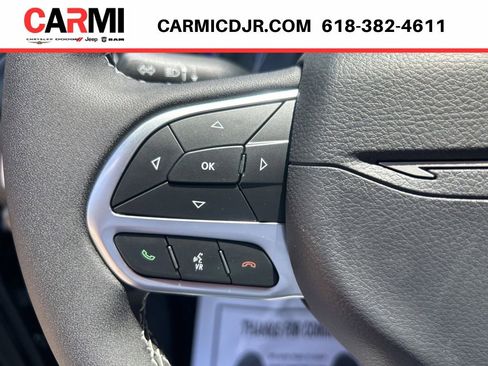 New 2027 Chrysler Pacifica Select FWD image 15