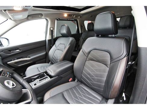 Certified 2024 Nissan Pathfinder Platinum image 27