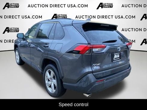 Used 2021 Toyota RAV4 XLE Premium image 10