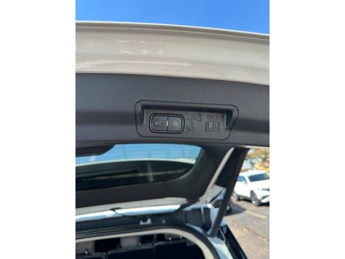 Used 2020 Ford Explorer Limited image 28