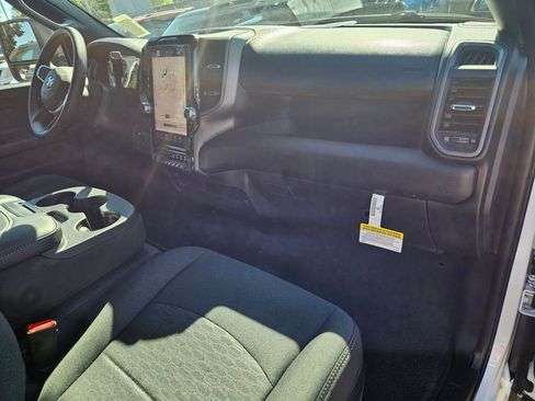 New 2026 RAM 2500 Laramie AWD/4WD image 17