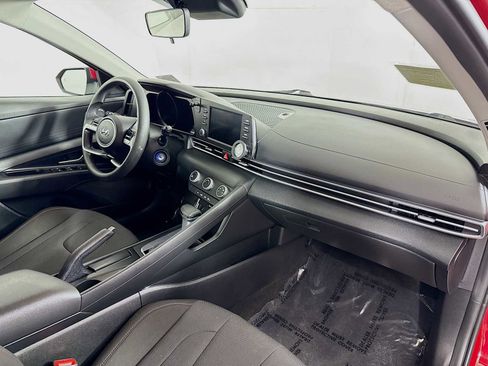 Used 2022 Hyundai Elantra SE w/ Cargo Package image 27