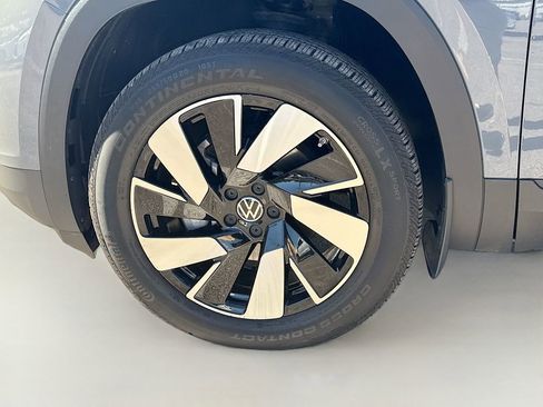 Used 2025 Volkswagen Atlas Cross Sport SE image 42