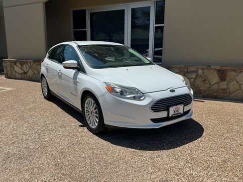 Used 2018 Ford Focus Electric Hatchback FWD image 6