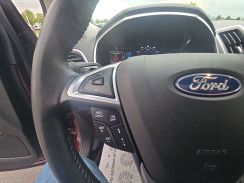 Used 2018 Ford Edge Titanium w/ Equipment Group 302A AWD/4WD image 17