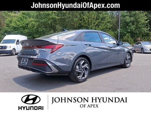 Certified 2025 Hyundai Elantra Sport FWD image 26