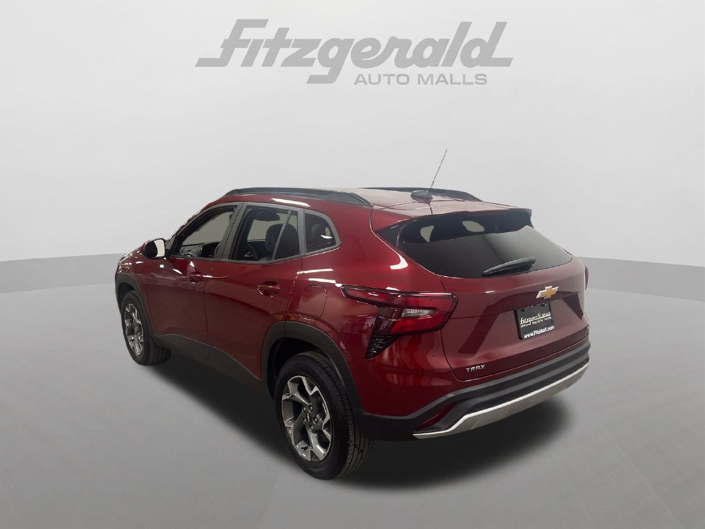 Used 2024 Chevrolet Trax LT FWD image 3