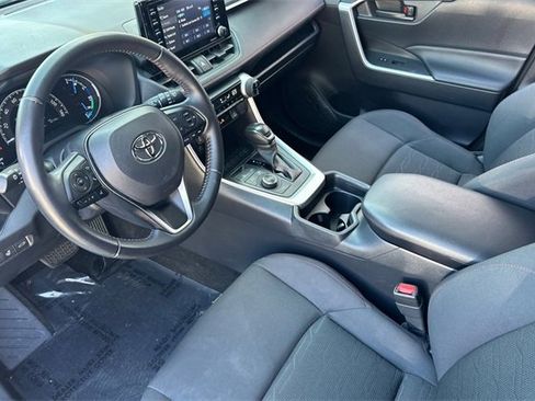 Used 2021 Toyota RAV4 SE image 10