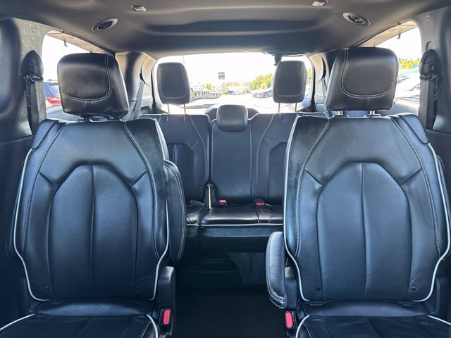 Used 2025 Chrysler Pacifica Limited FWD image 12