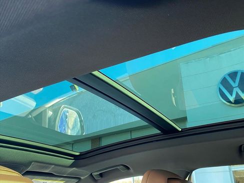 Used 2022 Audi e-tron Premium image 20