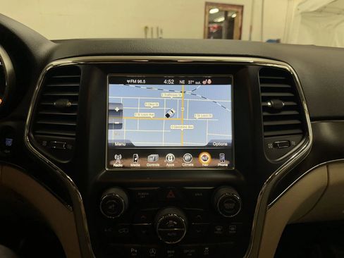 Used 2017 Jeep Grand Cherokee Limited image 20