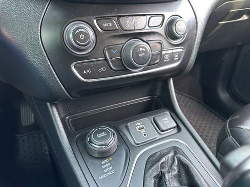 Used 2022 Jeep Cherokee Latitude image 41