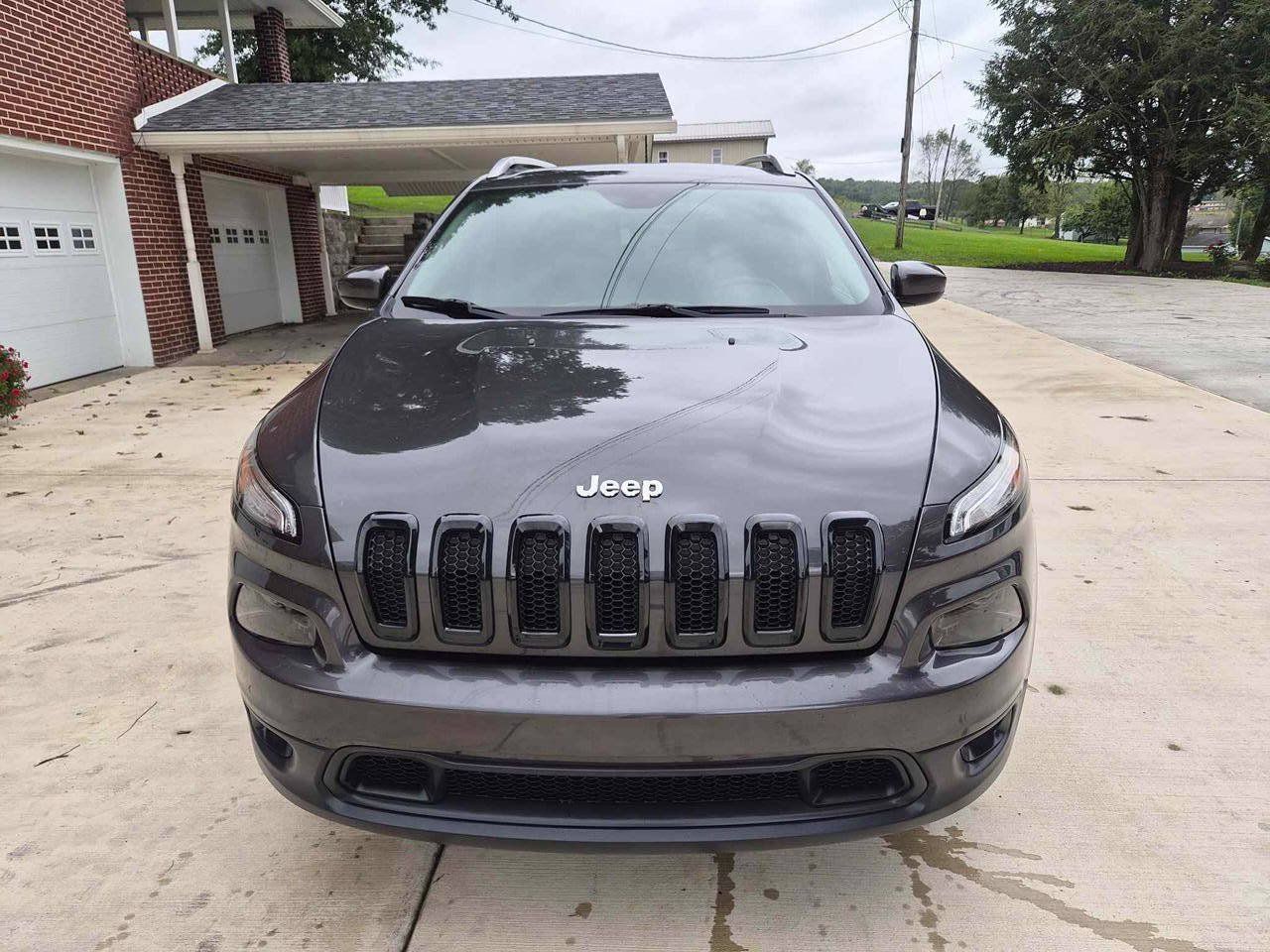 Used 2016 Jeep Cherokee Latitude w/ Comfort/Convenience Group AWD/4WD image 2
