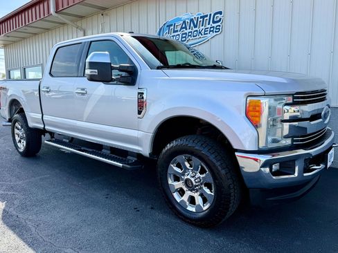 Used 2017 Ford F250 Lariat w/ Chrome Package image 3