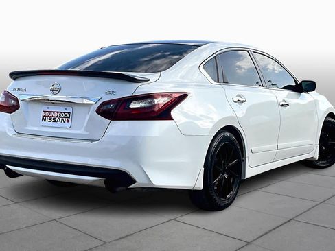 Used 2017 Nissan Altima 2.5 SR w/ Midnight Edition Package image 13
