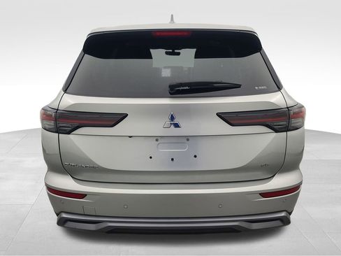 Used 2025 Mitsubishi Outlander SE image 5