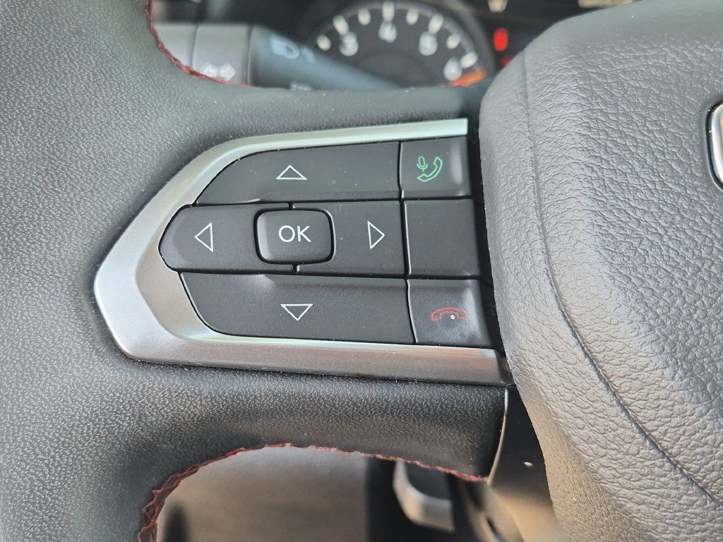 Used 2025 Jeep Compass Trailhawk AWD/4WD image 25