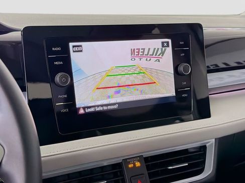 Used 2025 Volkswagen Taos SEL image 17