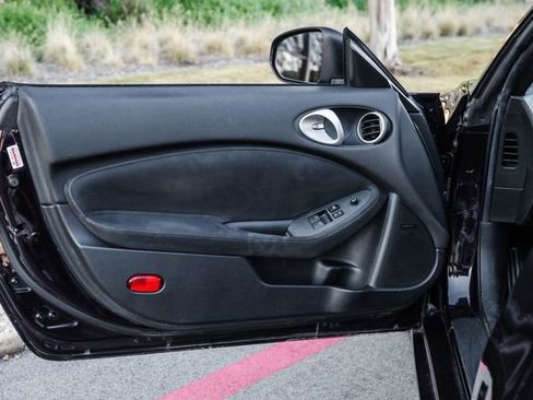 Used 2010 Nissan 370Z Touring image 43