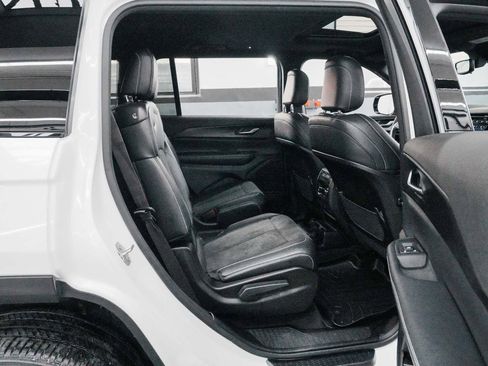 Used 2023 Jeep Grand Cherokee L Laredo image 34