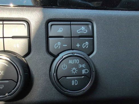 Used 2024 Chevrolet Silverado 1500 ZR2 image 25