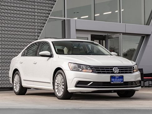 Used 2016 Volkswagen Passat 1.8T SE FWD image 1