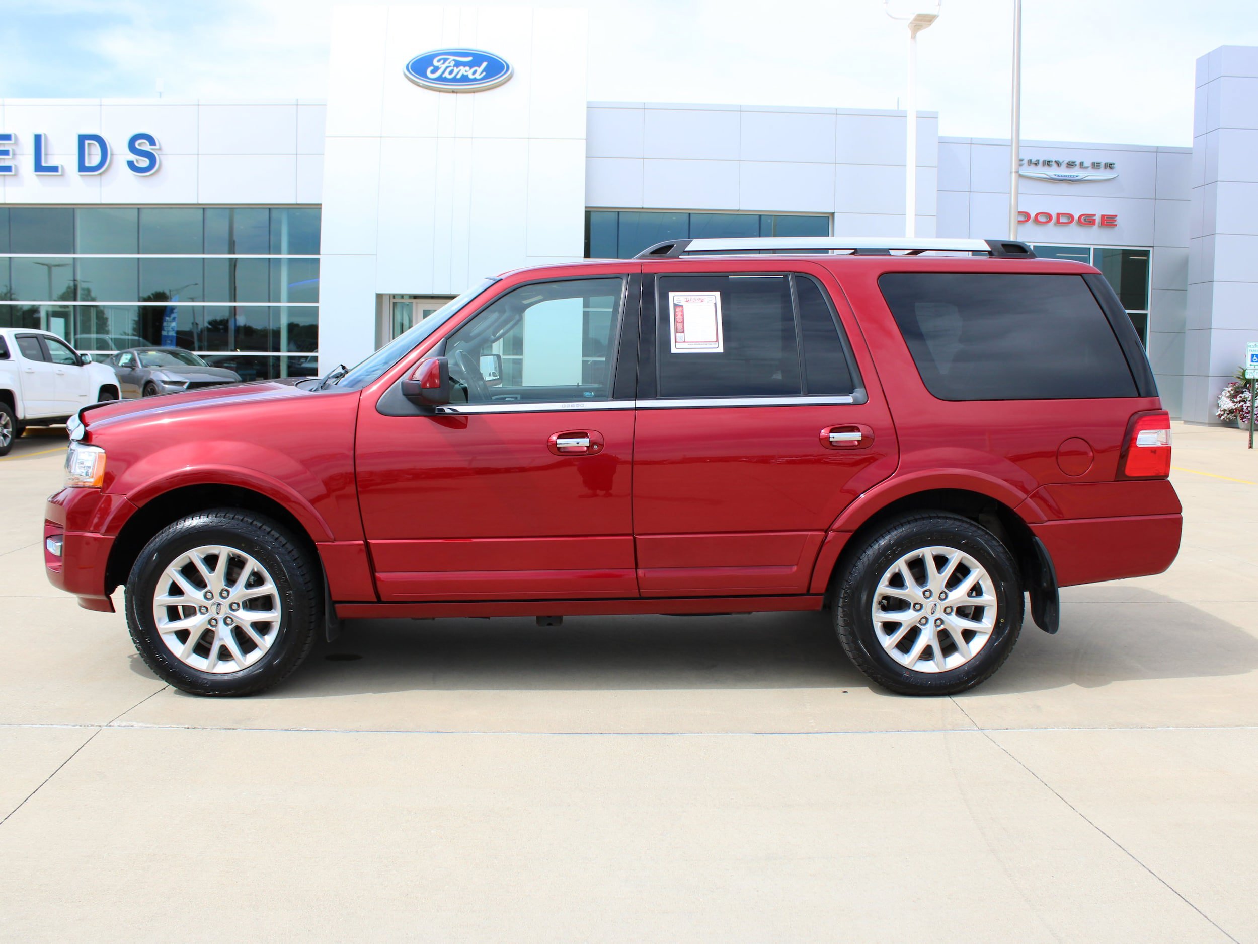 Used 2017 Ford Expedition Limited w/ Equipment Group 301A AWD/4WD image 2