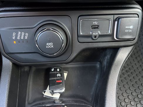 Used 2022 Jeep Renegade Limited AWD/4WD image 22