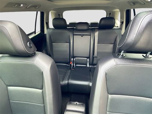 Used 2021 Volkswagen Tiguan SE w/ Panoramic Sunroof Package image 22