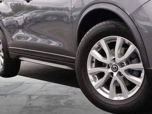 Used 2020 Nissan Rogue SV FWD image 3