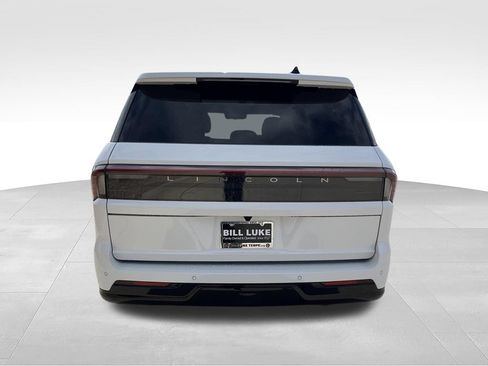 Used 2025 Lincoln Navigator Reserve AWD/4WD image 8