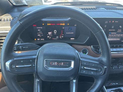 Used 2024 GMC Canyon AT4 w/ AT4 Premium Package image 9
