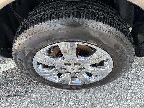 Used 2016 Cadillac SRX Luxury w/ Driver Awareness Package image 9