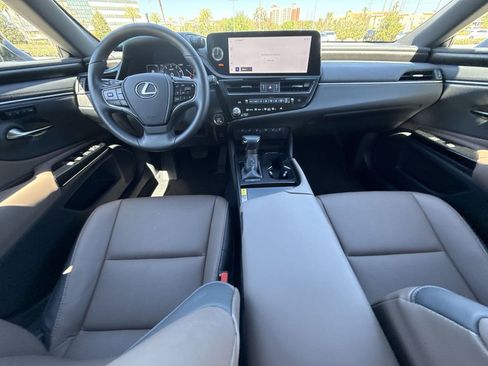 Used 2025 Lexus ES 350 w/ Premium Package image 19