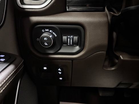 Used 2025 RAM 1500 Laramie AWD/4WD image 17