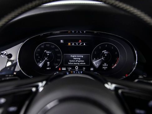 Used 2022 Bentley Bentayga image 32